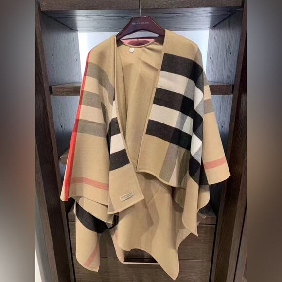 Burberry REVERSABLE Camel and Black Check Cape NWT - Picture 2 of 5